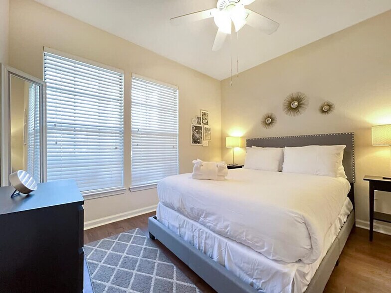 Building Photo - 2021 N Lemans Blvd