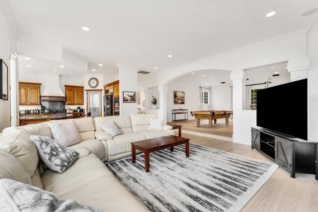 Building Photo - 1 Overlook Pl