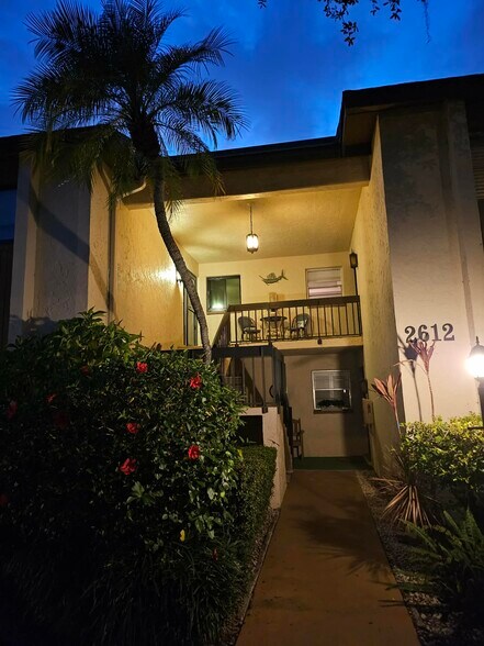 Building Photo - 2612 Clubhouse Dr
