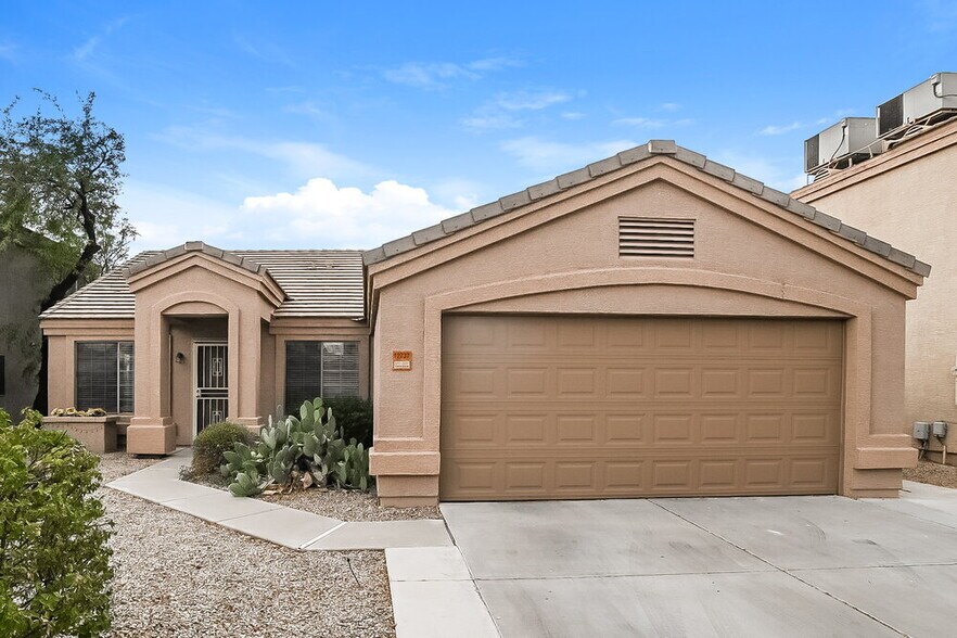 Primary Photo - 12737 W Calavar Rd