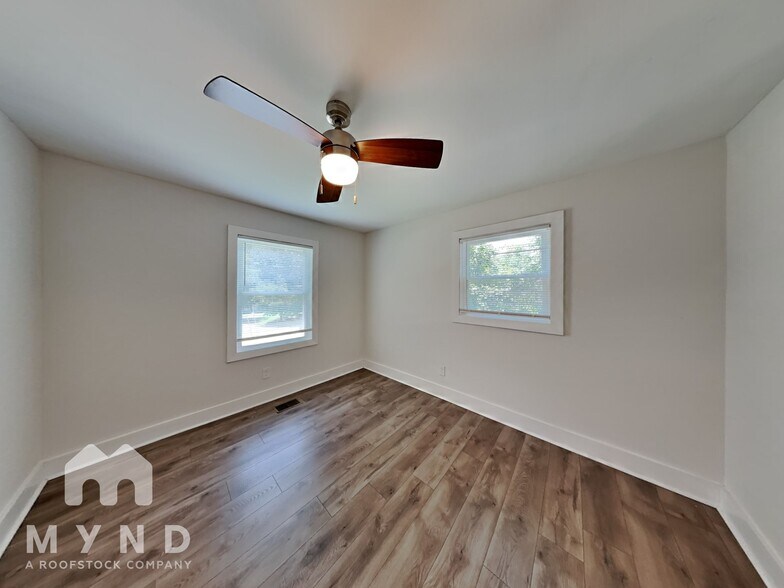 Building Photo - 60 Finch Dr SE