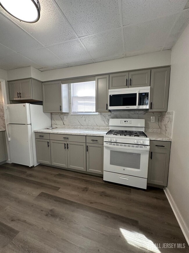 Building Photo - 28 Bird Ave