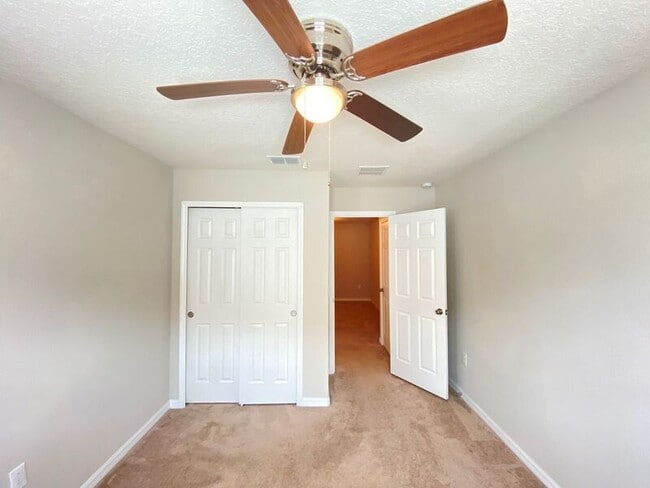 Building Photo - 2609 Amati Dr