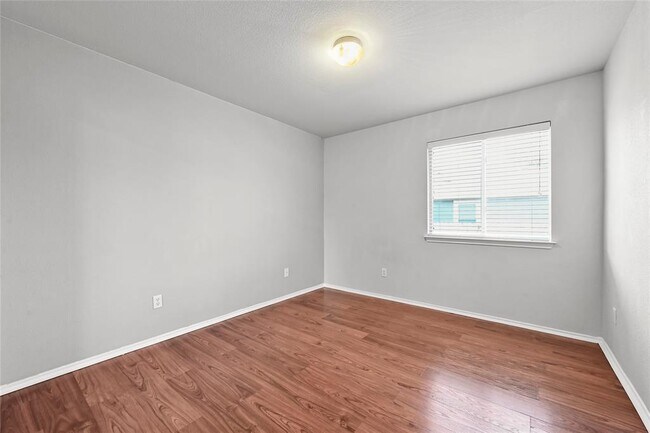 Building Photo - 267 Waterloo Dr