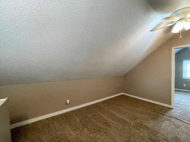 Building Photo - Cute 3 Bed 1 Bath McPherson Home in Good N...