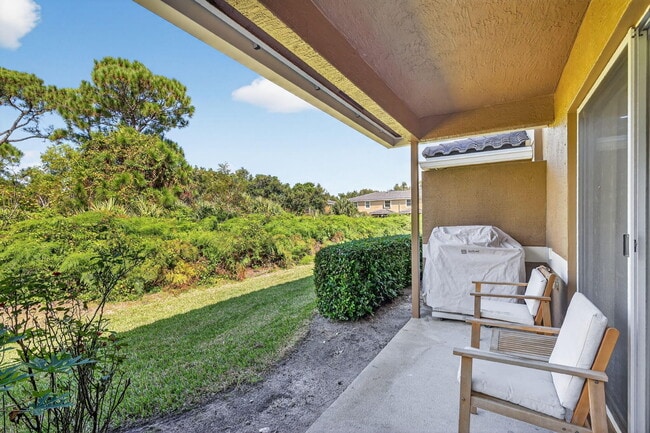 Building Photo - 2990 SE Lexington Lakes Dr