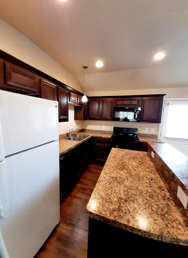 Building Photo - Beautiful 4 Bedroom, 2 Bath in sought after Arlington Neighborhood!