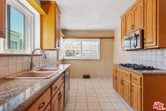 Building Photo - 5572 Bradna Dr
