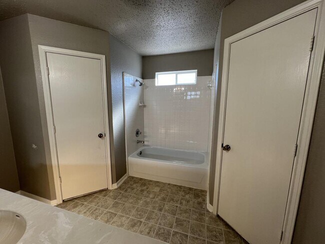 Building Photo - 4115 Mustang Dr