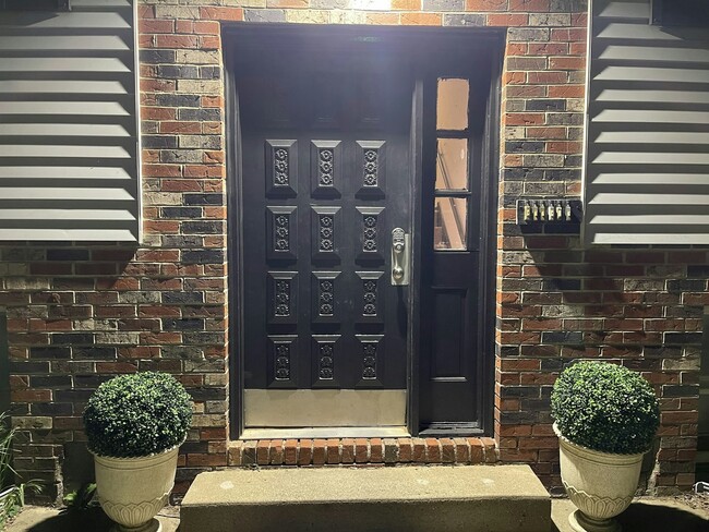 Building Photo - 15 S Park Row