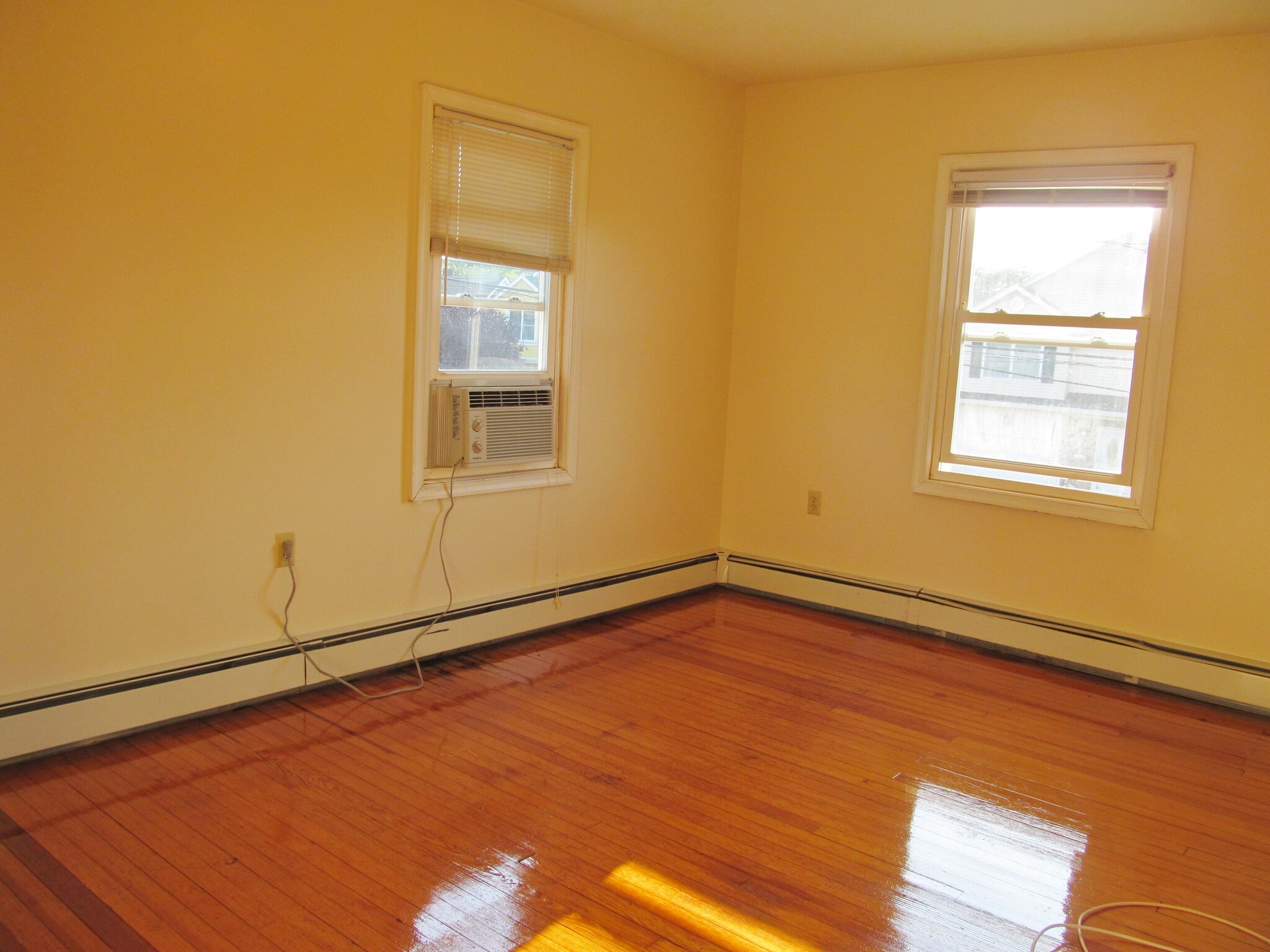 Building Photo - 252 N 5th Ave