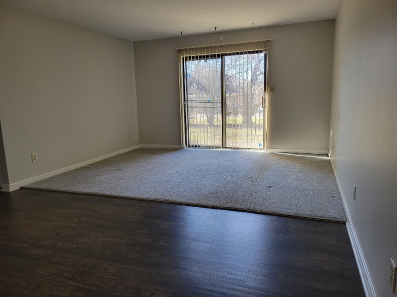 Building Photo - 6516 Six Mile Ln