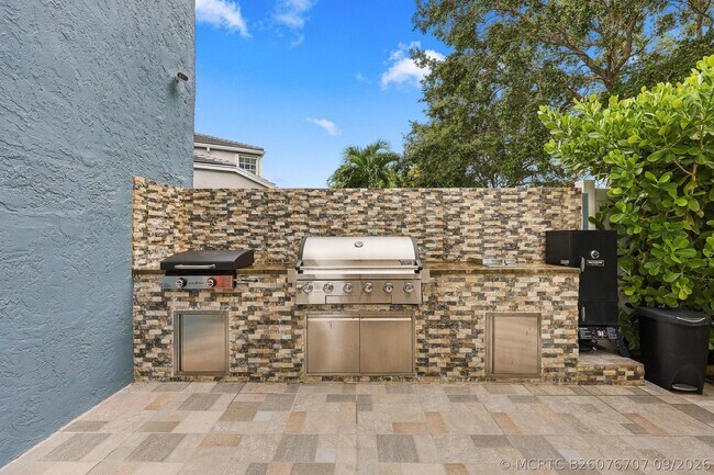Building Photo - 7930 Rockport Cir