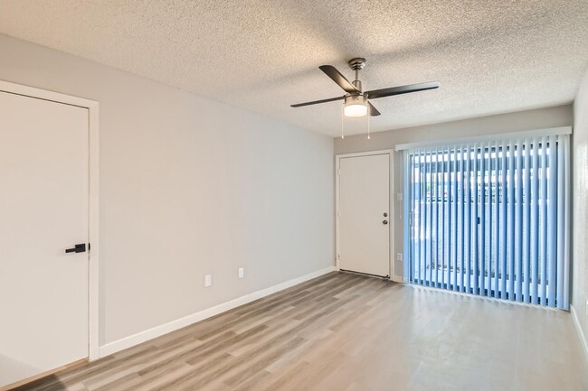 B2 Renovated - 2 Bed 2 Bath - Rise on McClintock