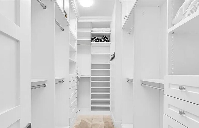 Building Photo - 11091 Bitternut Hickory Ln