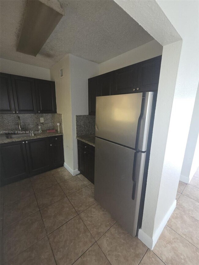 Building Photo - 575 W 69th St