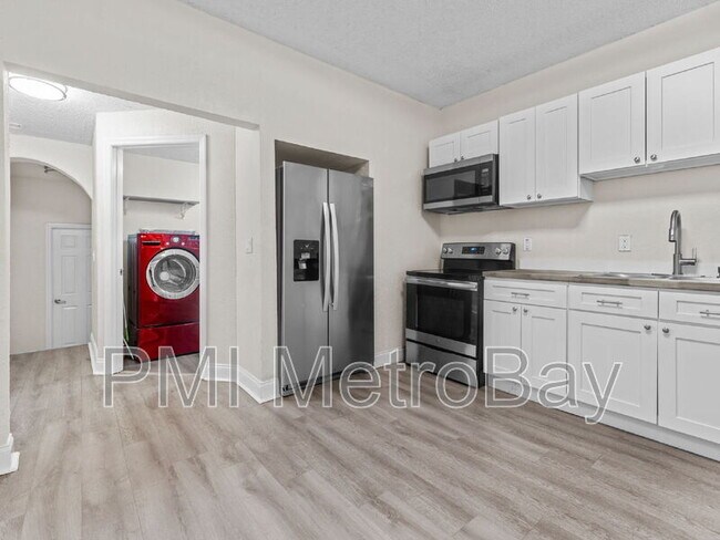 Building Photo - 8210 N Klondyke St