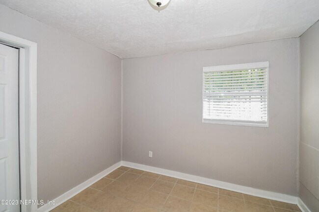 Building Photo - 4602 Roanoke Blvd