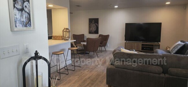 Building Photo - 589 Coconut St