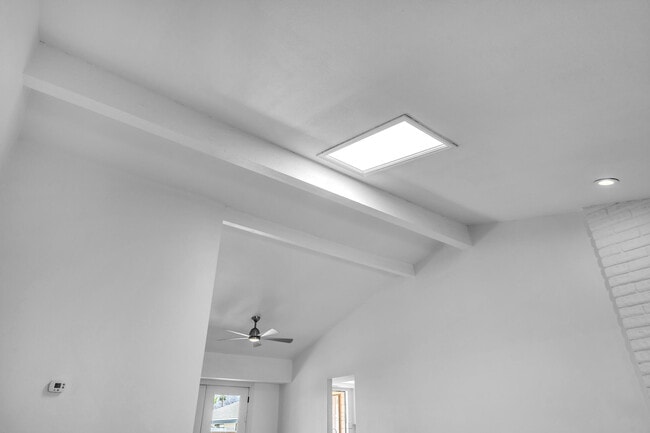Building Photo - 53780 Avenida Diaz