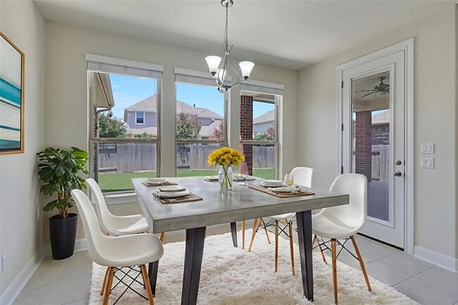 Building Photo - 3009 Silvergrass Cv