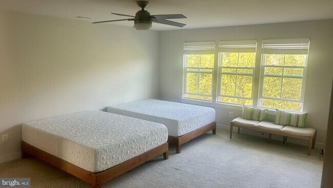 Building Photo - 105 Cabbage White Dr