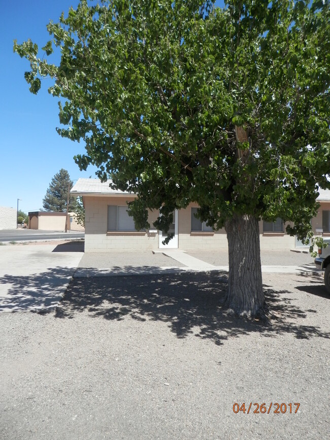 Building Photo - 915 S Platinum Ave