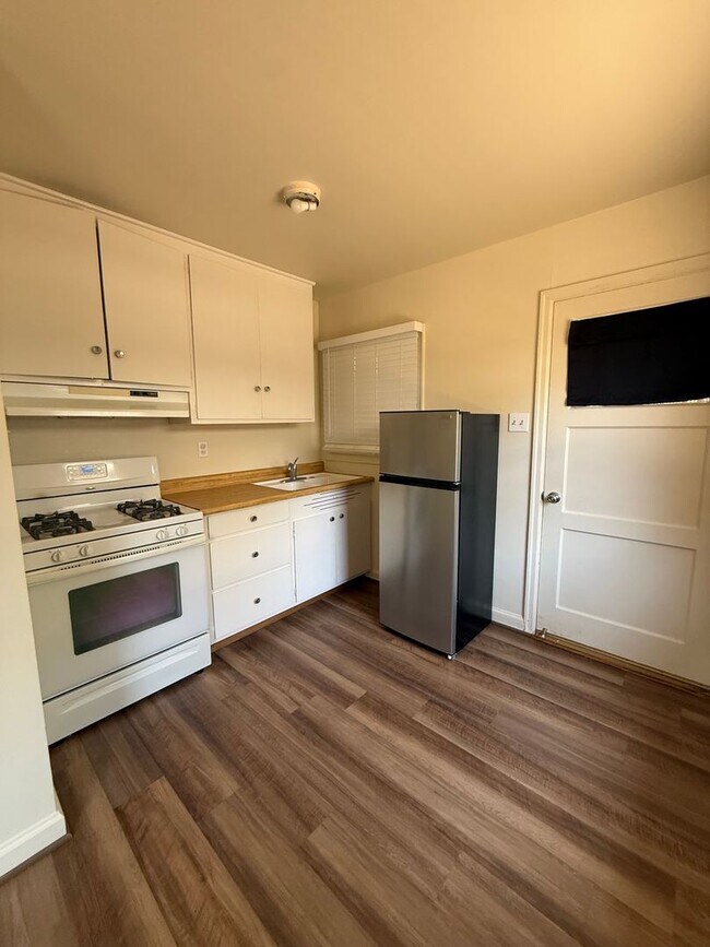 Building Photo - 577 Curtin Ln