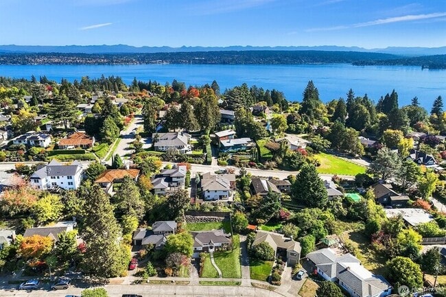 Building Photo - 5606 59th Ave NE