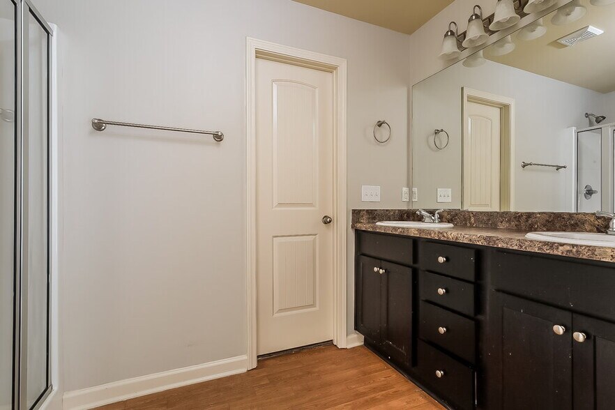 Building Photo - 494 Lobdale Falls Dr