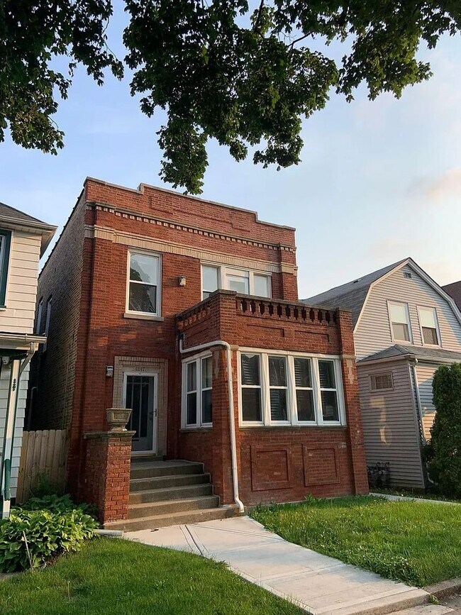 Primary Photo - 4847 W Hutchinson St