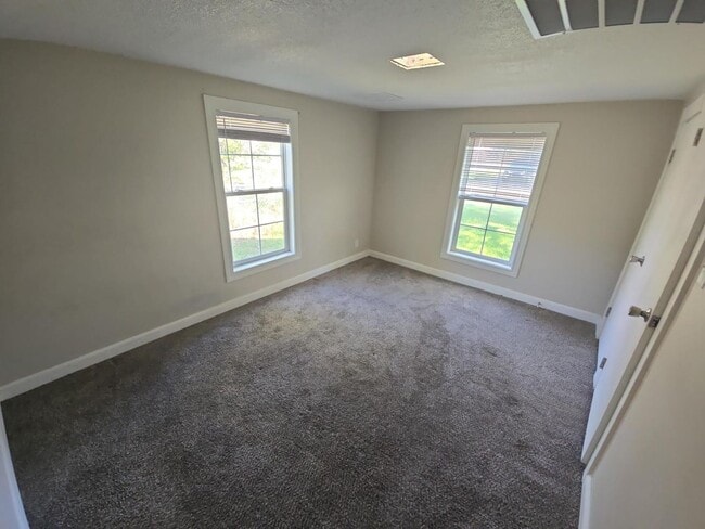 Building Photo - Cozy 2-Bedroom Home with Large Yard & Stor...
