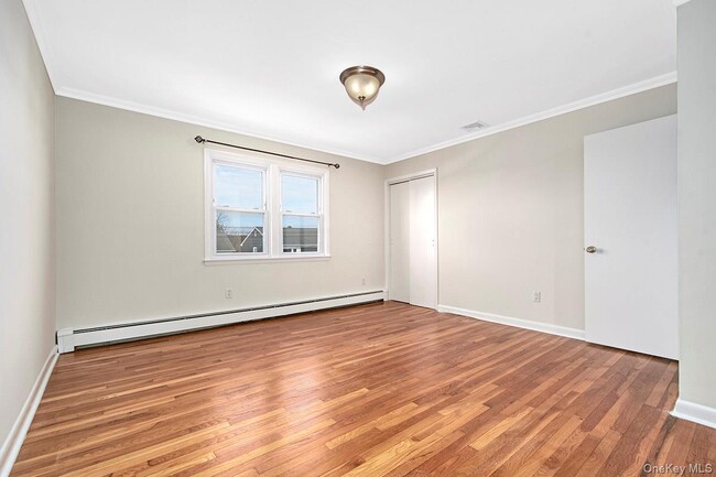 Building Photo - 222 Gainsborg Ave E