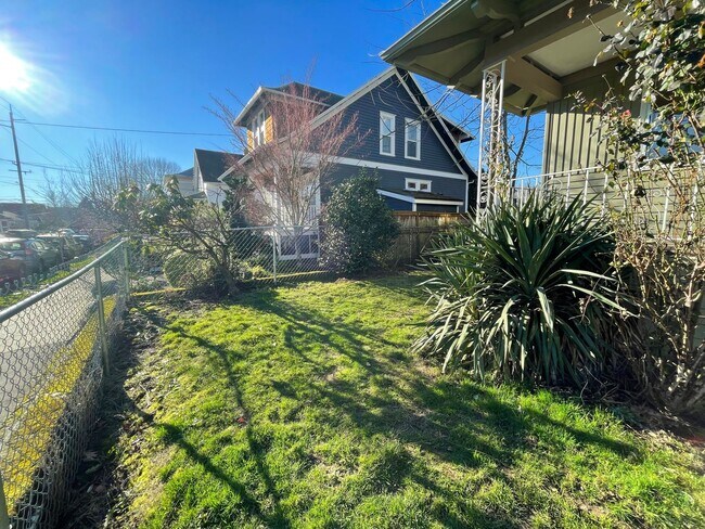 Building Photo - Spacious Boise Duplex with Outdoor Space and Basement Storage