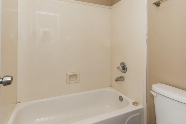 Building Photo - 2056 Milbrey St