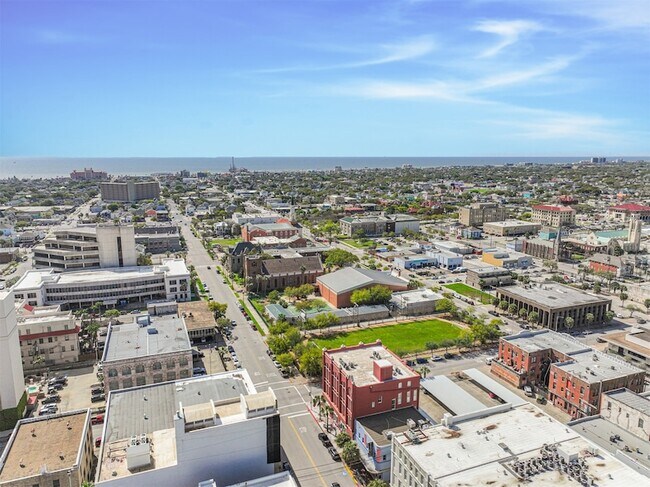 Building Photo - 525 22nd St