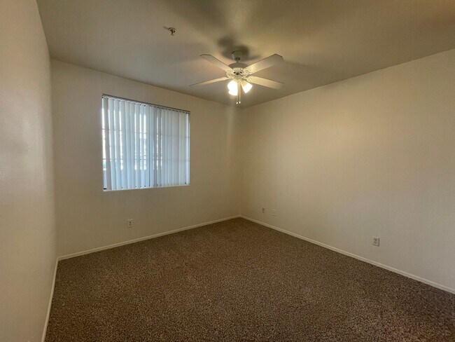 Building Photo - NEW CARPET AND PAINT, 2 bed/2 bath/ 1 CG/ Overlooking beautiful pool