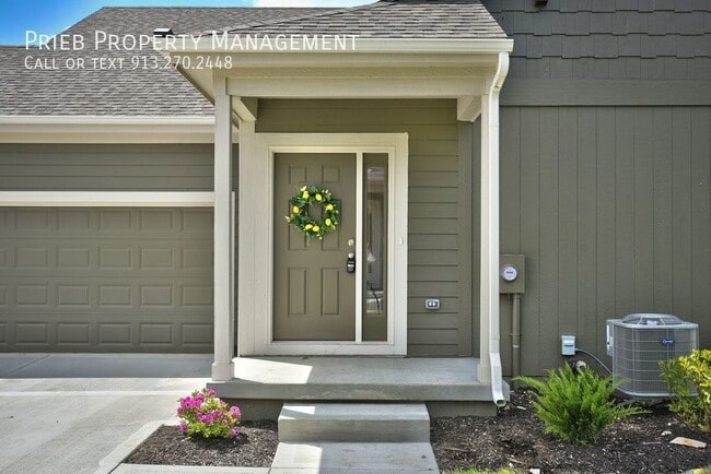 Building Photo - 443 W Apache St