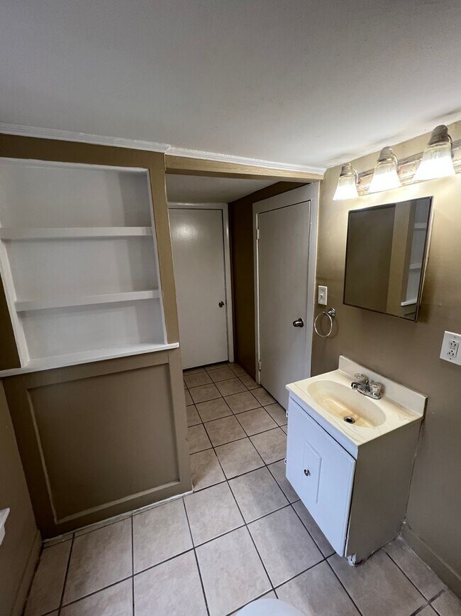 Building Photo - 16 Western Ave