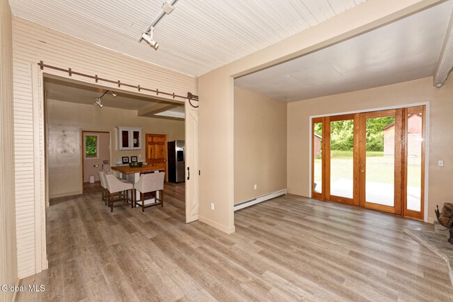 Building Photo - 1412 River Rd