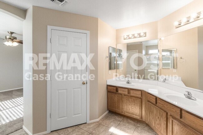 Building Photo - Room to Relax, Space to Entertain!