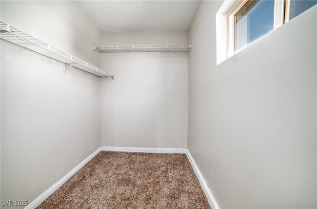 Building Photo - 2825 Kings Way