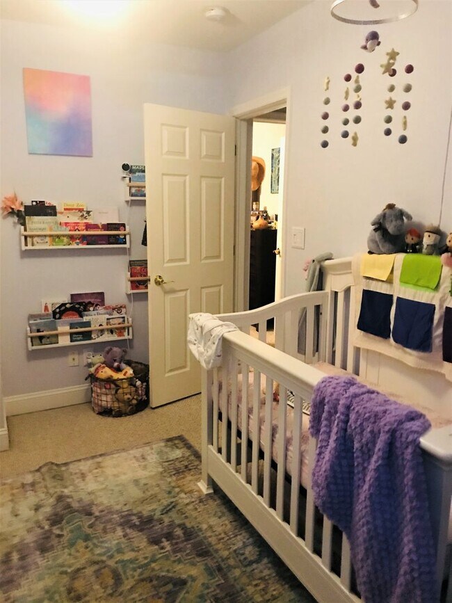 Building Photo - Gorgeous 3-Bed Townhome in Whitman! Available mid-July!