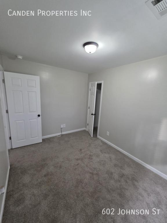 Building Photo - 602 Johnson St