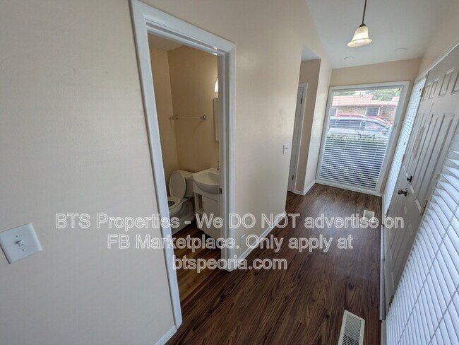 Building Photo - 5513 N University St