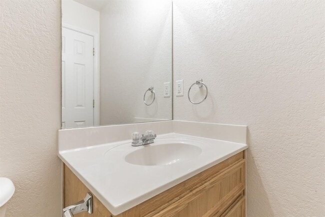 Building Photo - 319 Cedar Ridge Dr