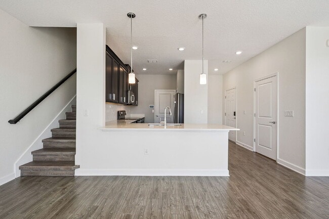 Building Photo - Spacious 3-Bedroom, 2.5 Baths Townhouse Retreat in Prime Orlando Location!