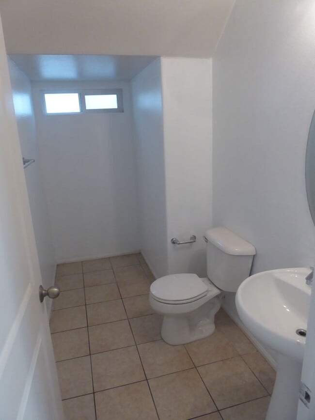 Building Photo - COMING SOON! 4 Bedroom Home for Rent in Castaic!