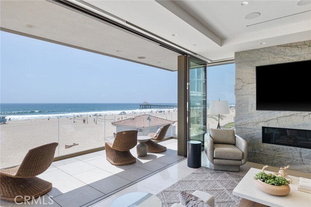 Building Photo - 716 The Strand