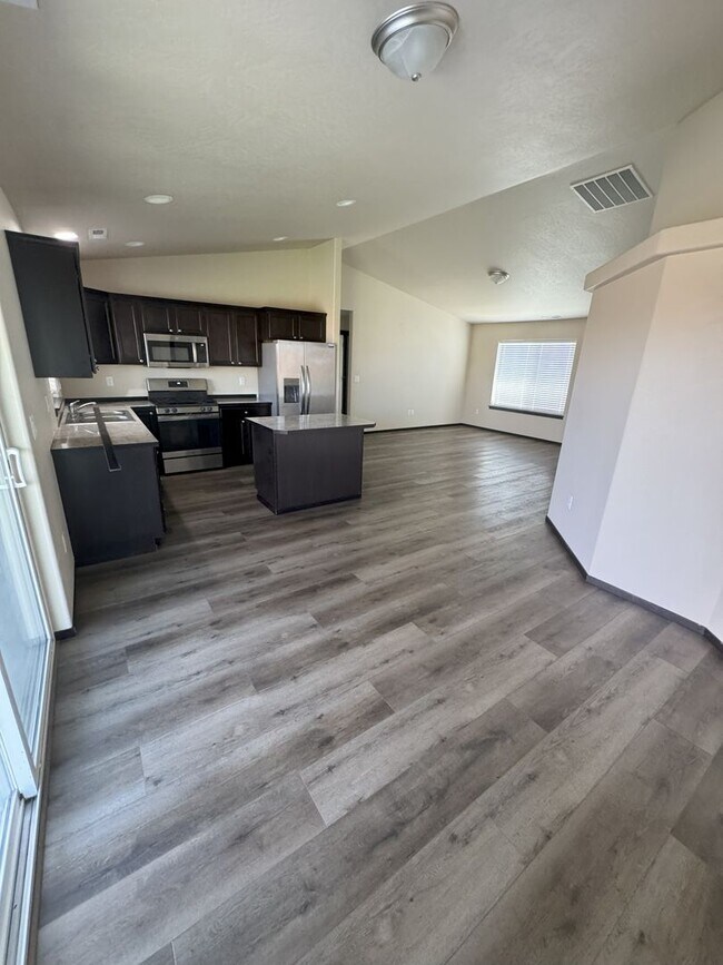 Building Photo - 363 Cardinal Pl